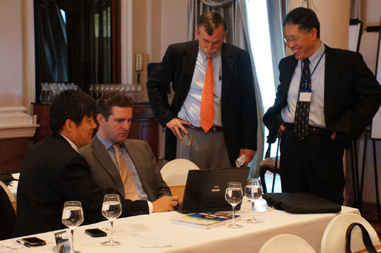 郑召民教授2012年底再次受邀参加美国蝴蝶基金会越南脊柱侧弯慈善手术